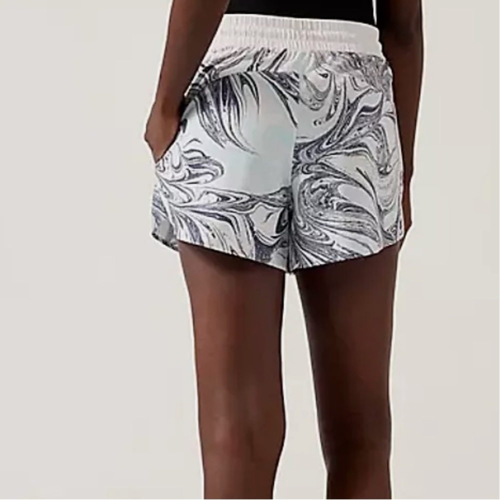 Athleta Crossroads Short Sumi Marble Light Blue S NWT - Picture 2 of 10
